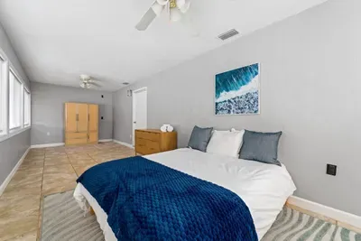 Forth bedroom with Queen bed
