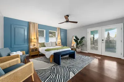 Master bedroom with Queen bed