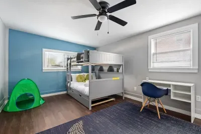 Fifth bedroom with working space (includes full size bunk beds and twin size trundle bed)