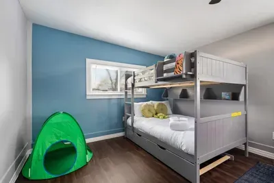 Fifth bedroom with working space (includes full size bunk beds and twin size trundle bed)