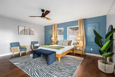 Master bedroom with Queen bed