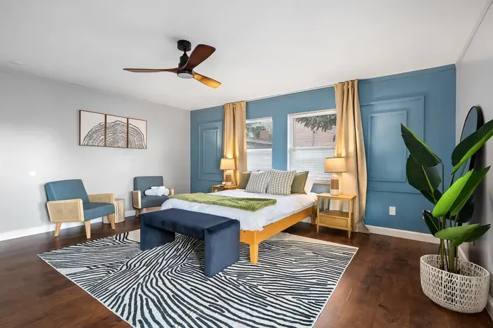 Master bedroom with Queen bed