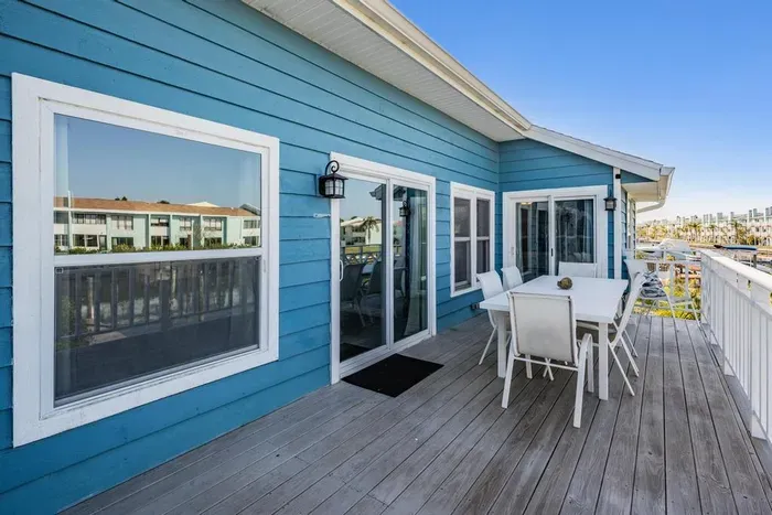 Dine al fresco on the spacious balcony with seating for six and stunning water views. Perfect for morning coffee, sunset dinners, or simply soaking up the fresh coastal breeze in your own private retreat.