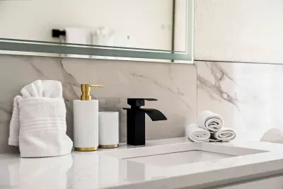 Refresh in style with this beautifully designed bathroom featuring sleek modern fixtures, spa-inspired finishes, and thoughtful touches throughout. Clean, bright, and fully stocked for a relaxing and comfortable stay.
