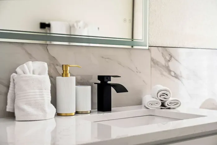 Refresh in style with this beautifully designed bathroom featuring sleek modern fixtures, spa-inspired finishes, and thoughtful touches throughout. Clean, bright, and fully stocked for a relaxing and comfortable stay.
