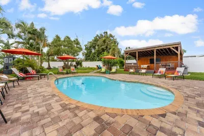 Heated Pool | Pickleball + Mini Golf | Playhouse