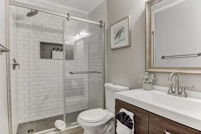 Modern Bathroom outfitted with All Necessities!