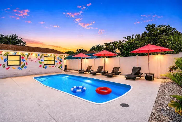 NEW! Pool + Arcade + Home Gym | Sleeps 10 - image 28 of 43