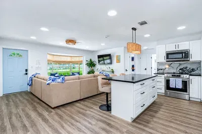 NEW! Pool + Arcade + Home Gym | Sleeps 10 - image 10 of 43