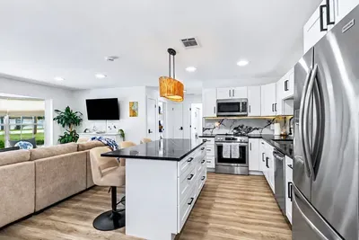 NEW! Pool + Arcade + Home Gym | Sleeps 10 - image 15 of 43