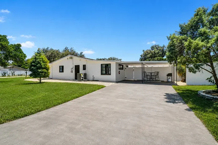 NEW! Pool + Arcade + Home Gym | Sleeps 10 - image 38 of 43