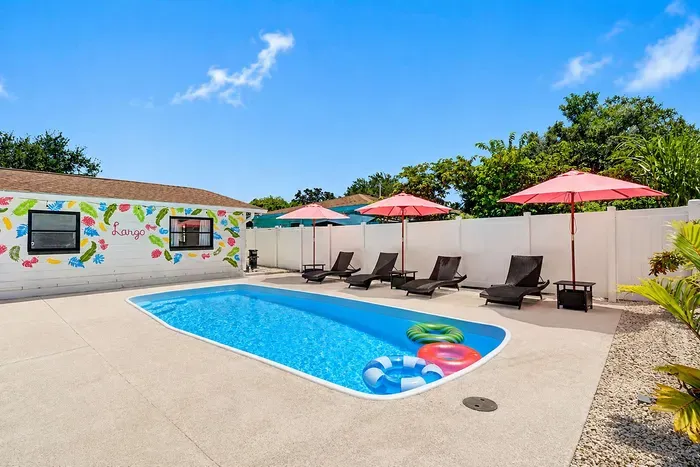 NEW! Pool + Arcade + Home Gym | Sleeps 10 - image 30 of 43
