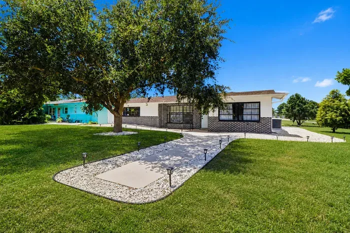 NEW! Pool + Arcade + Home Gym | Sleeps 10 - image 36 of 43