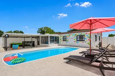 NEW! Pool + Arcade + Home Gym | Sleeps 10 - image 31 of 43