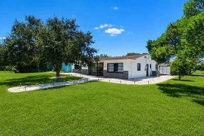 NEW! Pool + Arcade + Home Gym | Sleeps 10 - image 42 of 43