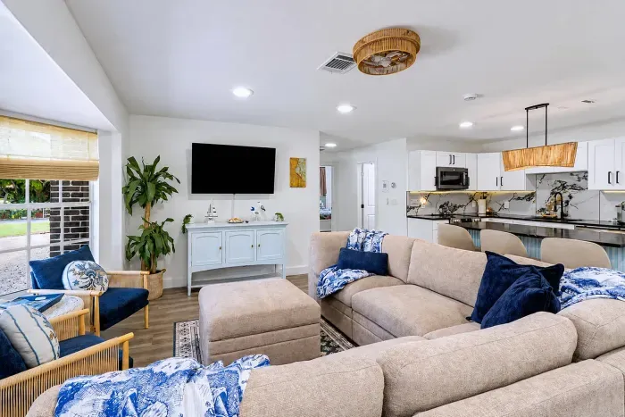 NEW! Pool + Arcade + Home Gym | Sleeps 10 - image 9 of 43