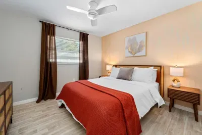 Bedroom with Queen bed and ceiling fan