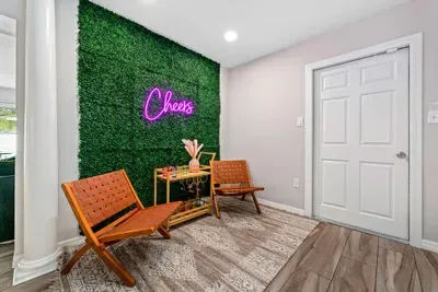 Cocktail area, cheers!