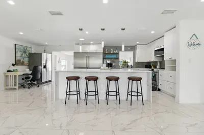 Pull up a seat at the stylish kitchen counter, featuring four comfortable high chairs—perfect for casual meals, morning coffee, or chatting with the cook.
