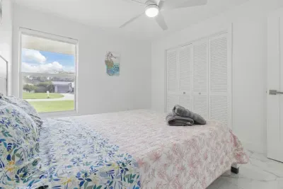 The wide window fills the room with natural light, creating a bright and airy atmosphere. A spacious cabinet provides ample storage for your belongings, making it easy to settle in and feel at home.