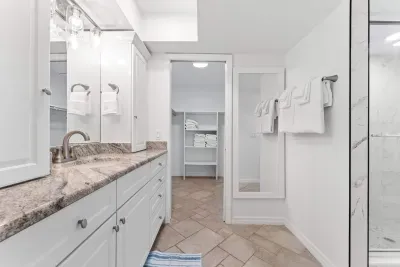Spacious and modern bathroom retreat ✨🛁 Enjoy a bright, clean space with plenty of room to get ready and unwind after a fun day at the beach, pool, or exploring beautiful Anna Maria Island!