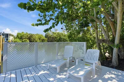 Private waterfront sun deck. Relax in the sunshine, enjoy peaceful canal views, and unwind in this quiet tropical space — perfect for morning coffee, reading, or soaking up the laid-back island vibes!