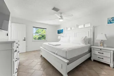Featuring a cozy bed, relaxing atmosphere, and plenty of natural light — the perfect retreat after a fun day at the beach or on the water!
