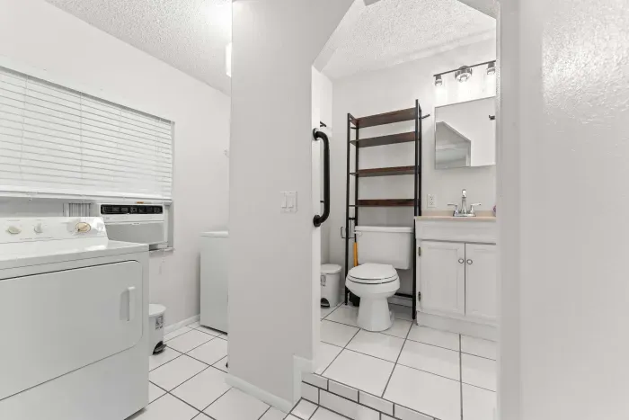Convenient laundry and bathroom area ✨🧺🚿 Enjoy the added comfort of in-home laundry and a clean, refreshing bathroom space — perfect for longer stays, beach days, and relaxing Florida getaways!