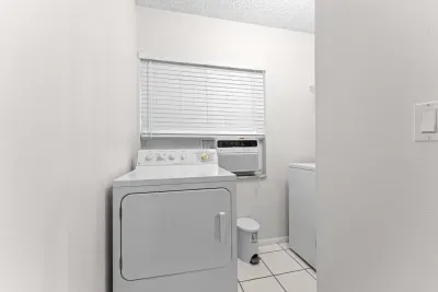 In-home laundry for added convenience ✨🧺 Enjoy the comfort of having your own washer and dryer during your stay — perfect for beach towels, longer vacations, and keeping everything fresh throughout your Florida getaway!