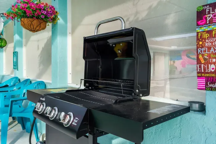 Fire up the fun with our premium gas grill, perfect for cookouts by the pool! Surrounded by tropical vibes and vibrant patio seating, it’s the ultimate spot to flip burgers, sizzle steaks, or grill up your favorite veggies.