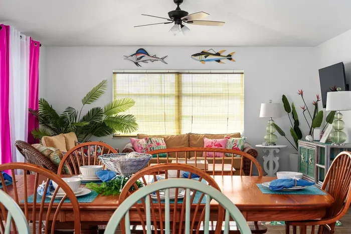 Enjoy meals and memories in this open-concept living and dining space, where vibrant island décor and cozy wicker seating set the tone for your getaway. It’s the perfect space to come together after a day in the sun!