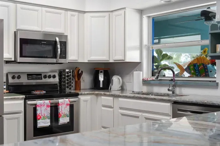 This pristine kitchen is a tropical dream come true! Cook up your favorite meals with ease thanks to modern stainless steel appliances, including a smooth-top stove, microwave, and dishwasher.