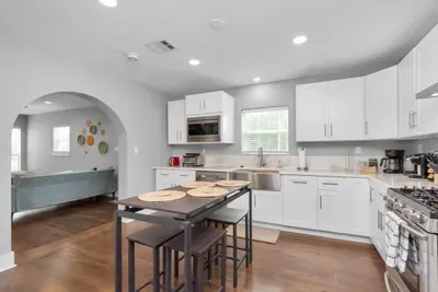 Kitchen island accommodates additional seating of 4 guests.