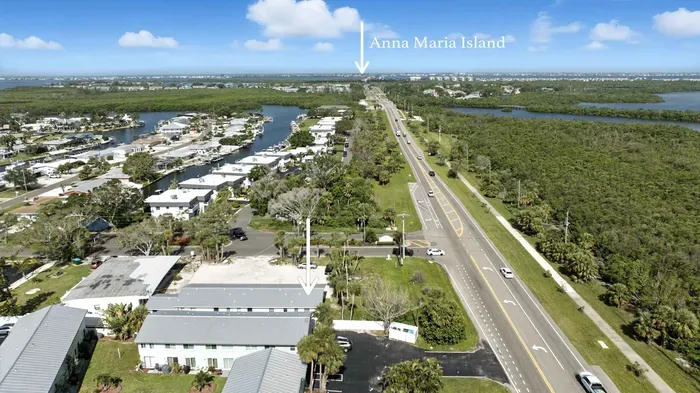 Perfectly located just minutes from Anna Maria Island! Enjoy quick access to stunning beaches, waterfront dining, and local attractions, all while relaxing in a peaceful setting surrounded by coastal beauty.
