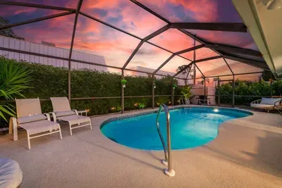 Heated Pool - Minutes to Beach - Outside Bar - Perfect for Family - image 10 of 44
