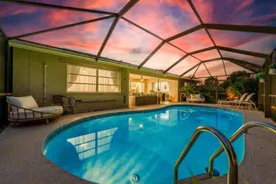 Heated Pool - Minutes to Beach - Outside Bar - Perfect for Family - image 8 of 44