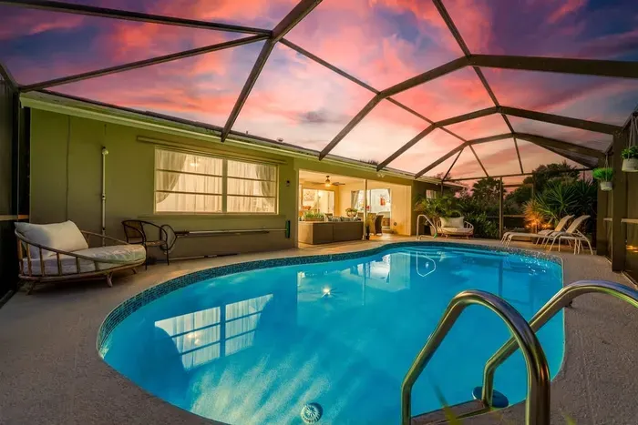 Heated Pool - Minutes to Beach - Outside Bar - Perfect for Family - image 8 of 44