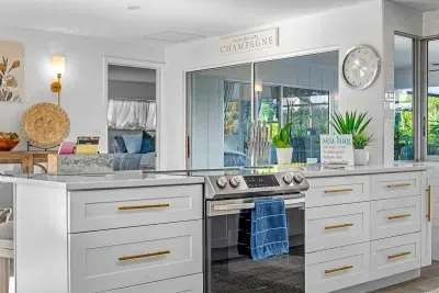 Heated Pool - Minutes to Beach - Outside Bar - Perfect for Family - image 15 of 44