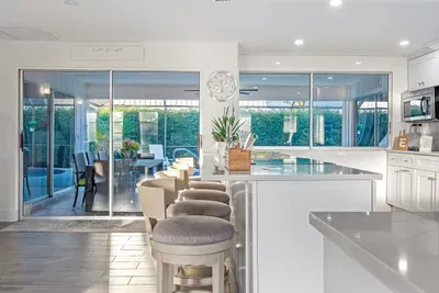 Heated Pool - Minutes to Beach - Outside Bar - Perfect for Family - image 16 of 44