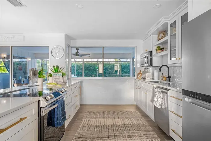 Heated Pool - Minutes to Beach - Outside Bar - Perfect for Family - image 12 of 44