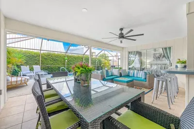 Heated Pool - Minutes to Beach - Outside Bar - Perfect for Family - image 4 of 44