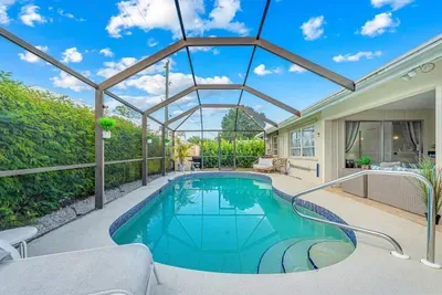 Heated Pool - Minutes to Beach - Outside Bar - Perfect for Family - image 7 of 44