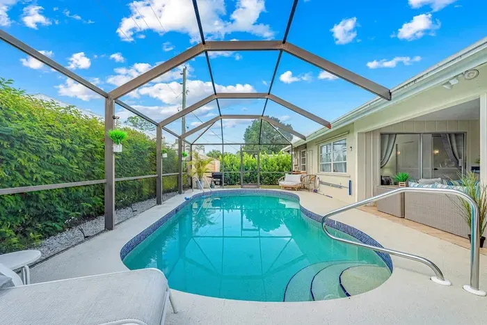 Heated Pool - Minutes to Beach - Outside Bar - Perfect for Family - image 7 of 44
