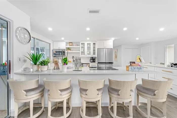 Heated Pool - Minutes to Beach - Outside Bar - Perfect for Family - image 11 of 44