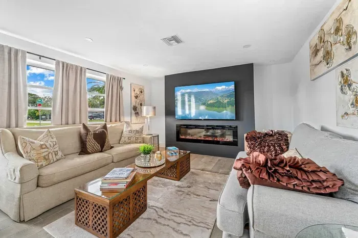 Heated Pool - Minutes to Beach - Outside Bar - Perfect for Family - image 19 of 44