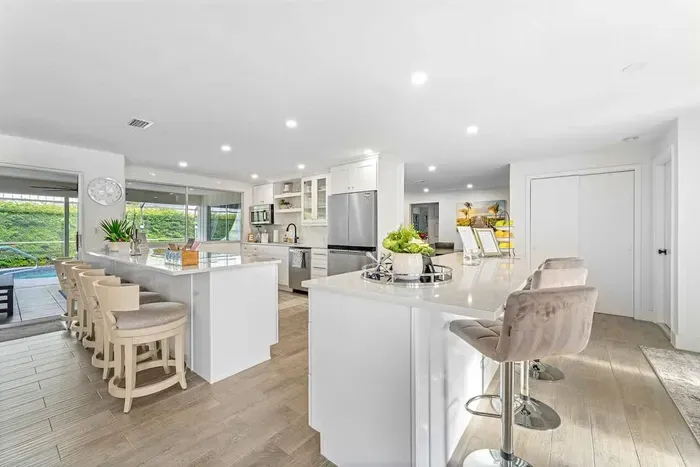 Heated Pool - Minutes to Beach - Outside Bar - Perfect for Family - image 3 of 44