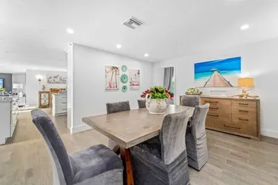 Heated Pool - Minutes to Beach - Outside Bar - Perfect for Family - image 25 of 44