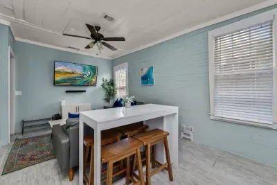 Hot Tubs - DT Duplex - Two Blocks off Forsyth Park - image 17 of 58