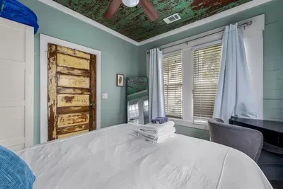 Hot Tubs - DT Duplex - Two Blocks off Forsyth Park - image 29 of 58