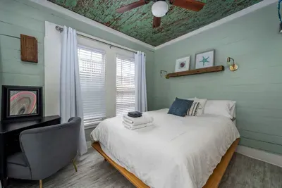 Hot Tubs - DT Duplex - Two Blocks off Forsyth Park - image 26 of 58